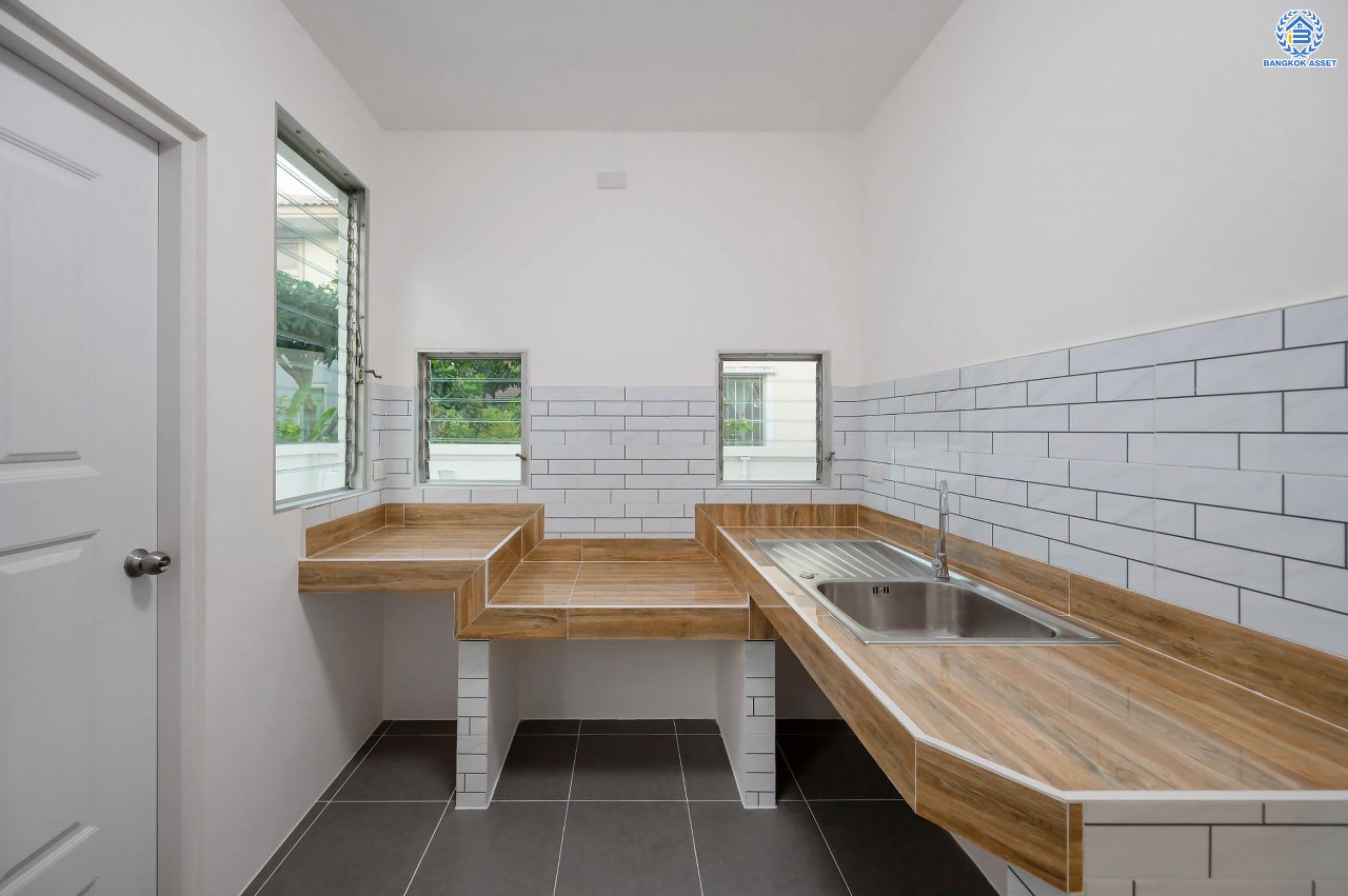 บ้านมือสองตกแต่งใหม่ โครงการ พฤกษ์ลดา ติวานนท์-ราชพฤกษ์ แบรนด์ L&H เนื้อที่ 50.2 ตร.ว. ฟังก์ชัน 3 ห้องนอน 2 ห้องน้ำ จอดรถได้ 2 คัน บ้านสไตล์มินิมอล ดูอบอุ่นน่าอยู่อาศัย บนทำเลติดใหญ่ ถนน 345 เชื่อมต่อหลายน ถนนราชพฤกษ์ ถนนชัยพฤกษ์ ถนนศรีสมาน ใกล้ทางด่วน "ศรีสมาน"...